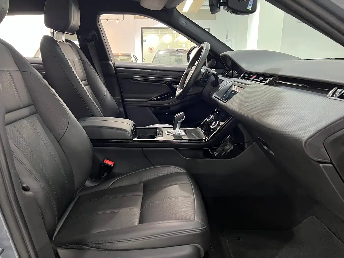 Land Rover Range Rover Evoque 2020 Model 249PS R-DYNAMIC S Gloss Black Sport Edition фото 12