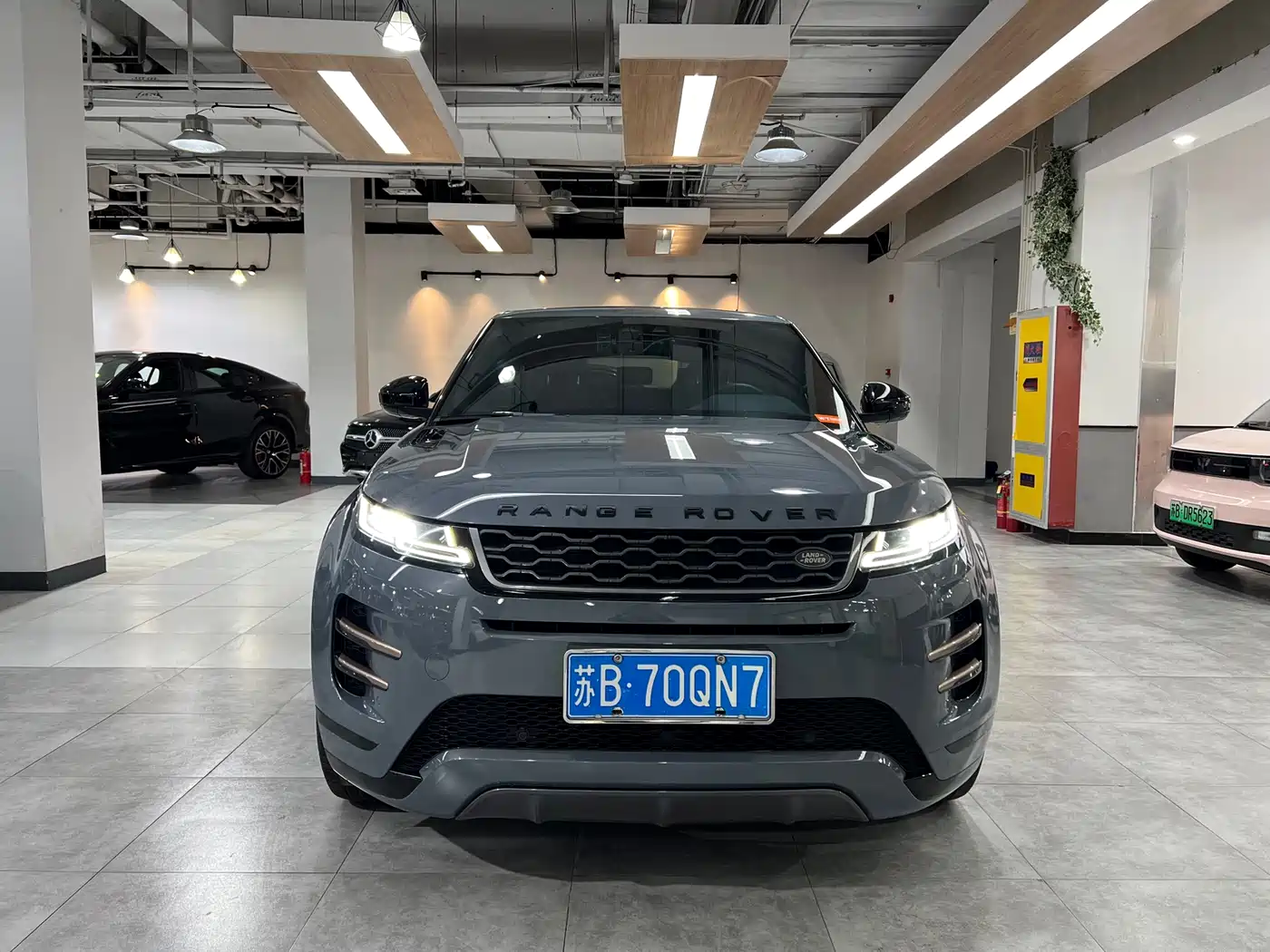 Land Rover Range Rover Evoque 2020 Model 249PS R-DYNAMIC S Gloss Black Sport Edition фото 2