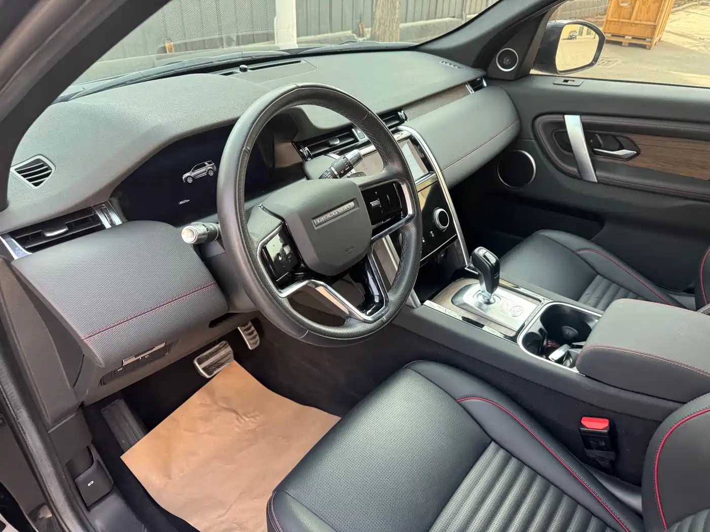 Land Rover Discovery Sport 2022 Model 249PS R-Dynamic S Performance Edition 5-Seater фото 6