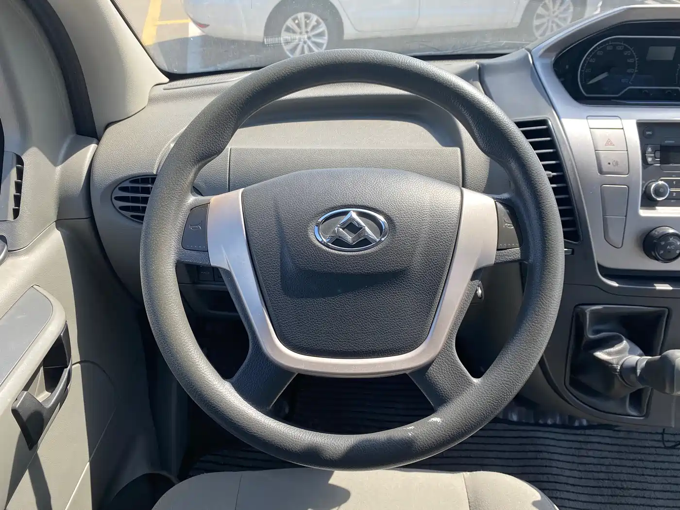 SAIC Maxus Xintu V80 2017 2.5T 6-speed manual Aoyun Tong China V short wheelbase medium roof 5/6/10 seats фото 9