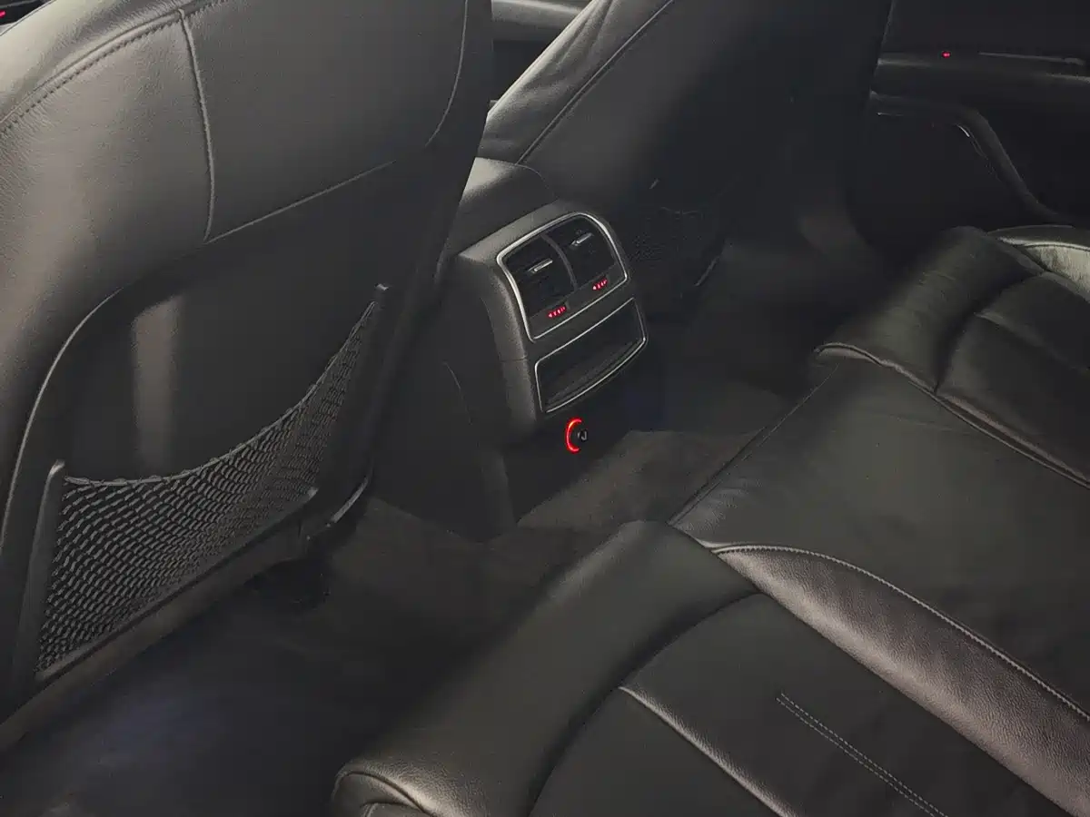 Audi A7 2012 3.0TFSI quattro Luxury Model фото 11