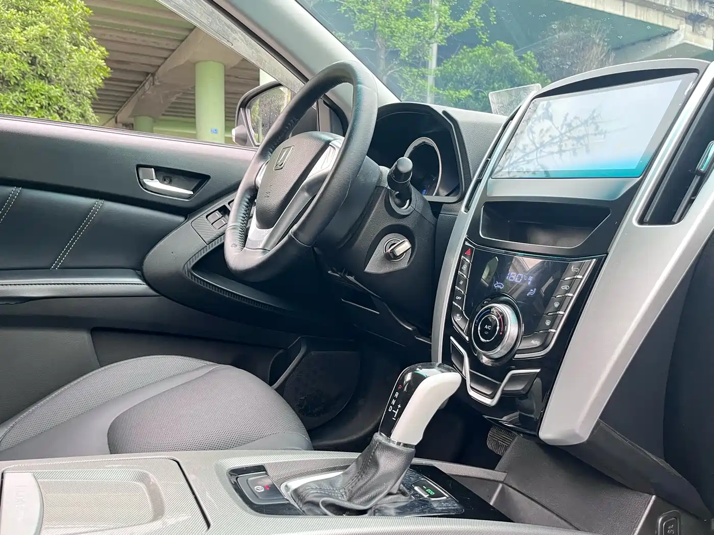 Luxgen U6 SUV 2016 2015 1.8T Fashion Edition