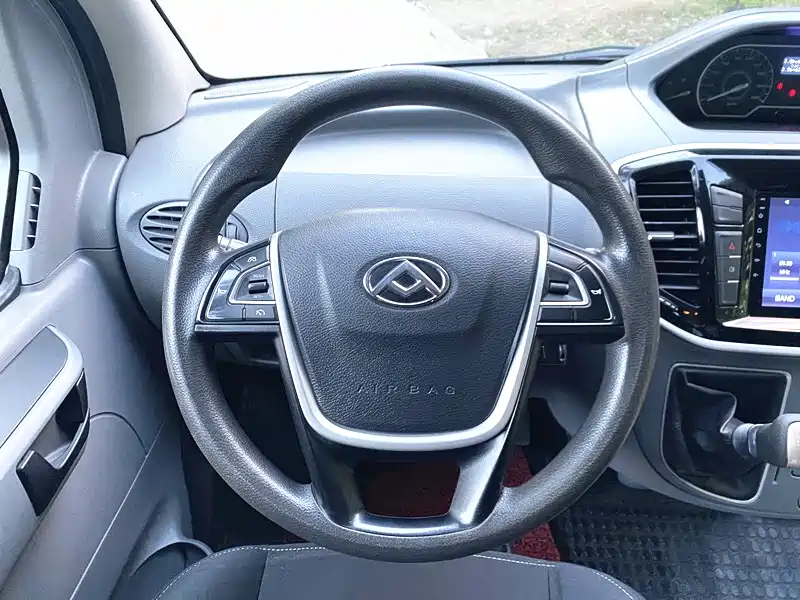SAIC Maxus Xintu V80 2019 Model 2.5T Classic 6-speed manual Aoyuntong short wheelbase ultra-low roof 5/6-seater фото 10