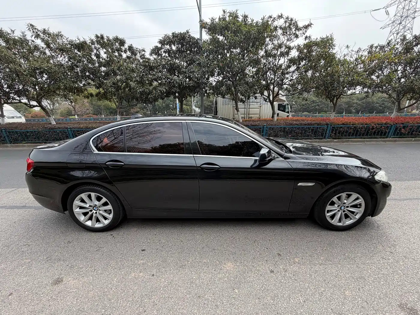 BMW 5 Series 2013 525Li Leadership фото 5