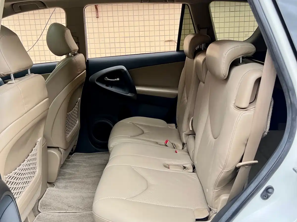 Toyota RAV4 Rongfang 2011 2.4L Automatic 4WD Luxury Edition фото 7