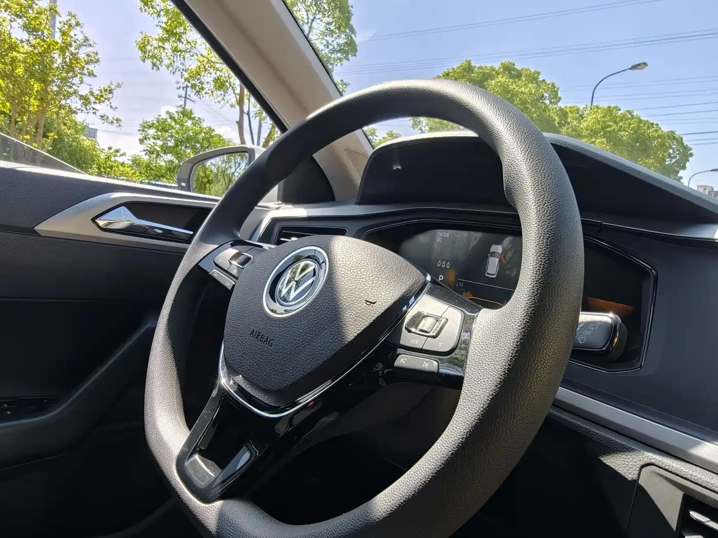 Volkswagen Polo 2022 Plus 1.5L Automatic Joyful Living Edition фото 23