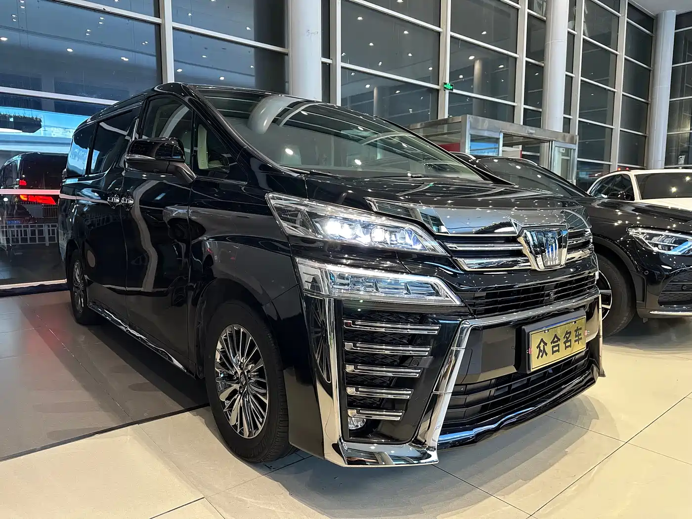 Toyota Vellfire 2021 Crown Hybrid 2.5L HV Supreme Edition фото 3