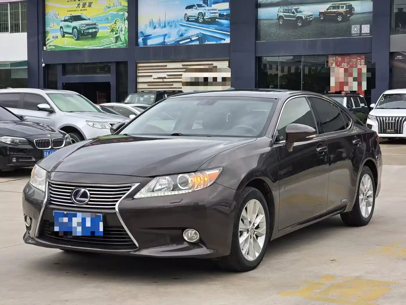 Фото 1 - Lexus ES