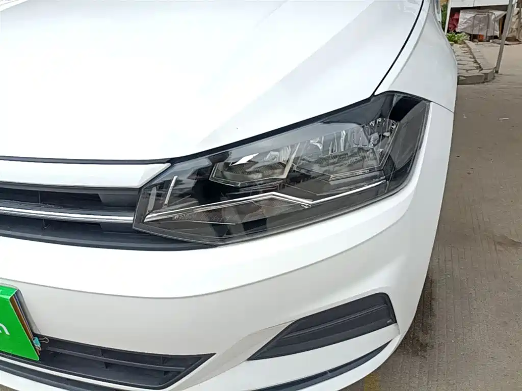 Volkswagen Polo 2019 Plus 1.5L Automatic Panorama Enjoyment Edition фото 24