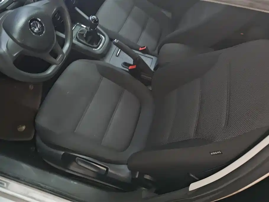 Volkswagen Sagitar 2018 1.6L Manual Fashion фото 9