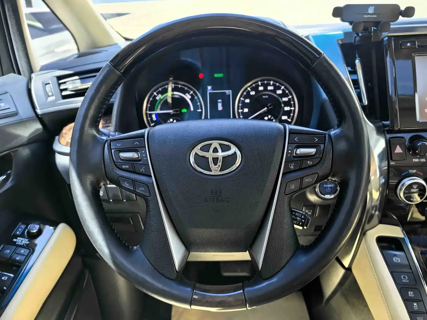 Toyota Alphard 2019 Hybrid 2.5L Luxury фото 20
