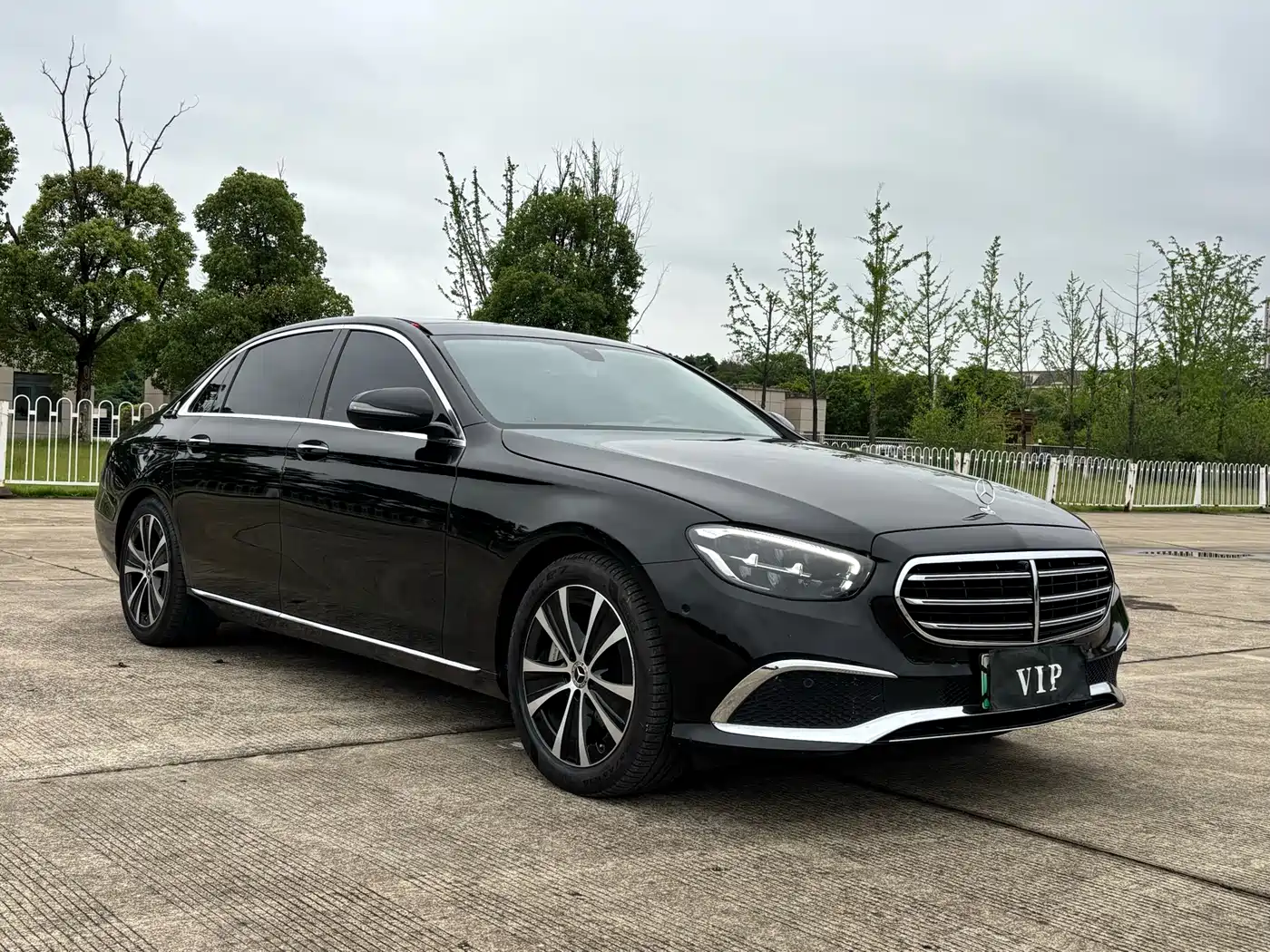 Mercedes-Benz E-Class New Energy 2022 E 350 e L Plug-in Hybrid Sedan фото 3