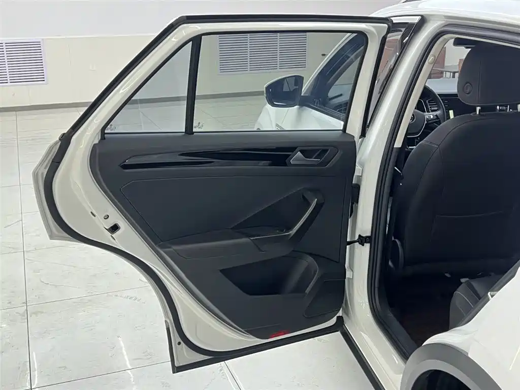 VOLKSWAGEN T ROC EXPLORING SONGS