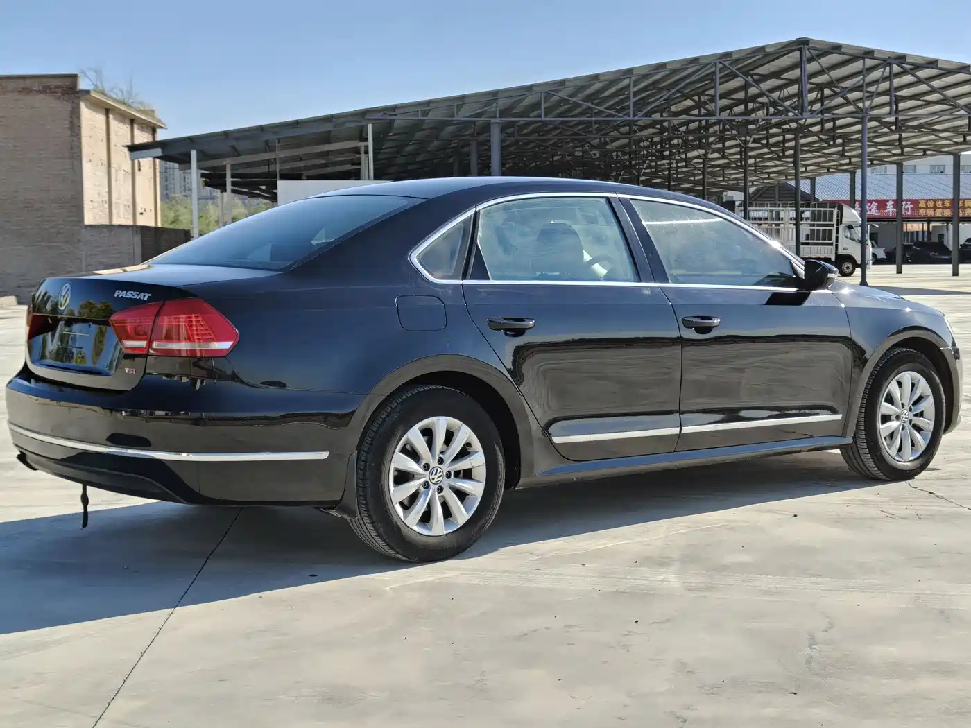Volkswagen Passat 2014 1.8TSI DSG Luxury Edition фото 9