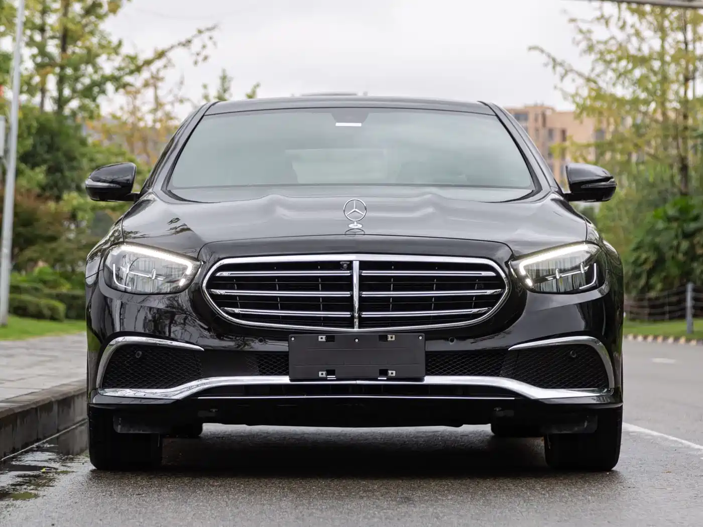 Mercedes-Benz E-Class New Energy 2023 E 350 e L Plug-in Hybrid Sport Sedan фото 2
