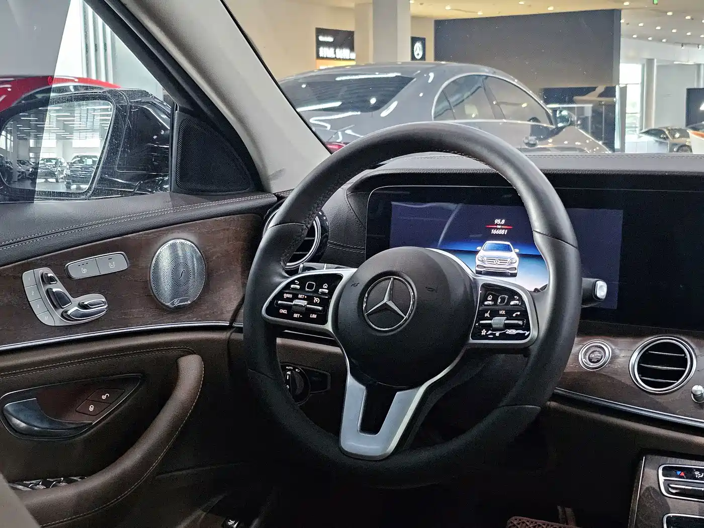 Photo 4 - Mercedes-Benz E-Class