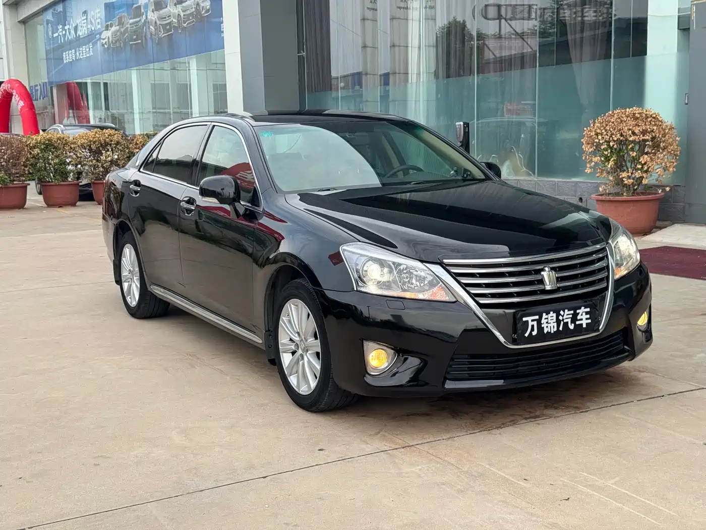 Фото 3 - Toyota Crown