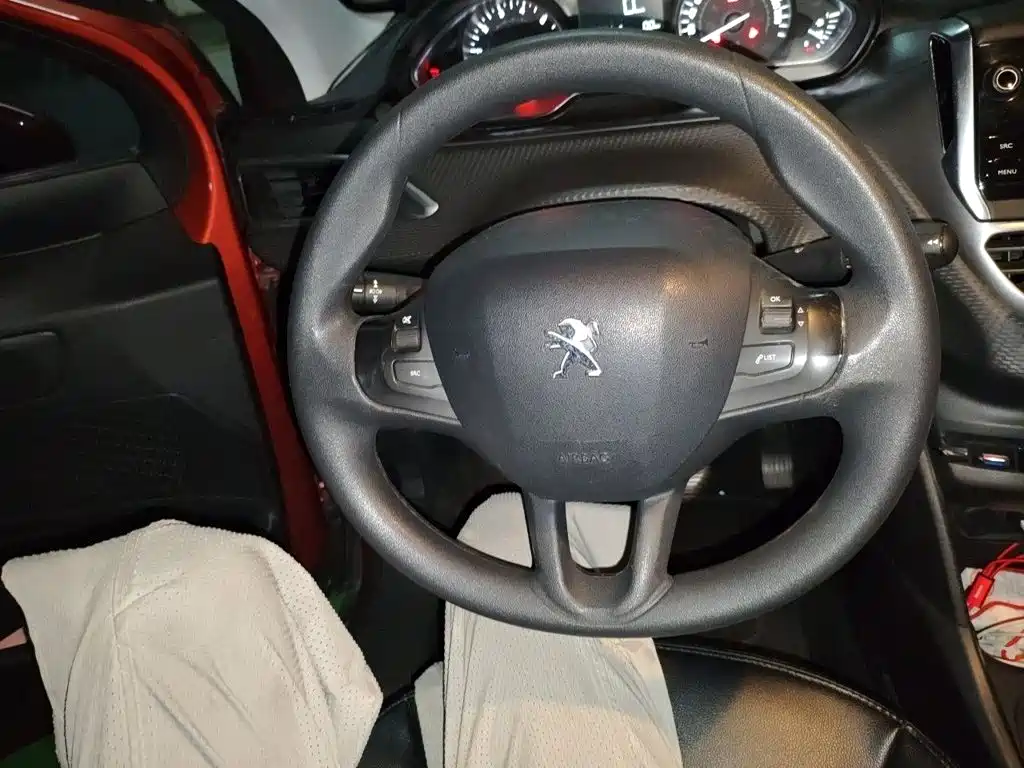 صورة 3 - Peugeot 2008