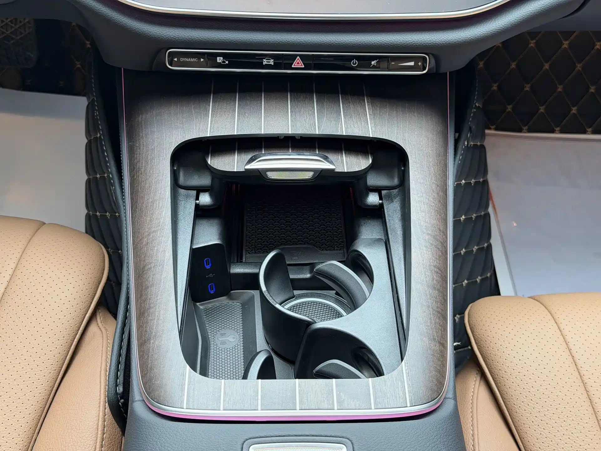 Фото 15 - Mercedes-Benz E-Class