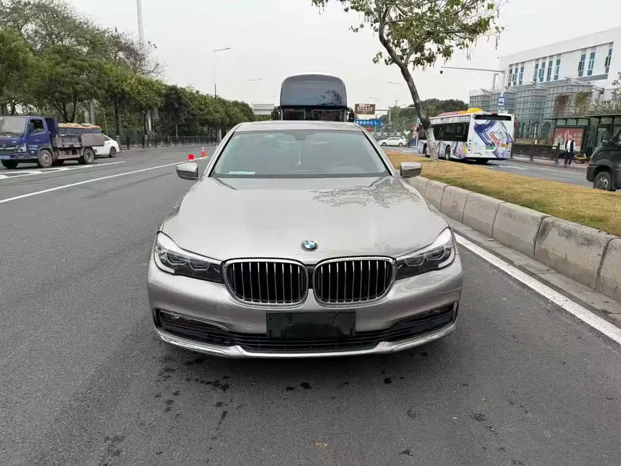 BMW 7 Series 2016 730Li Leading фото 2