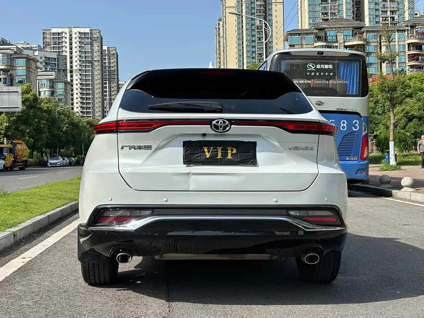 Toyota Venza 2023 2.0L CVT FWD Premium фото 6