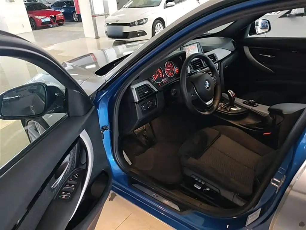 BMW 3 Series 2017 320i M Sport фото 16