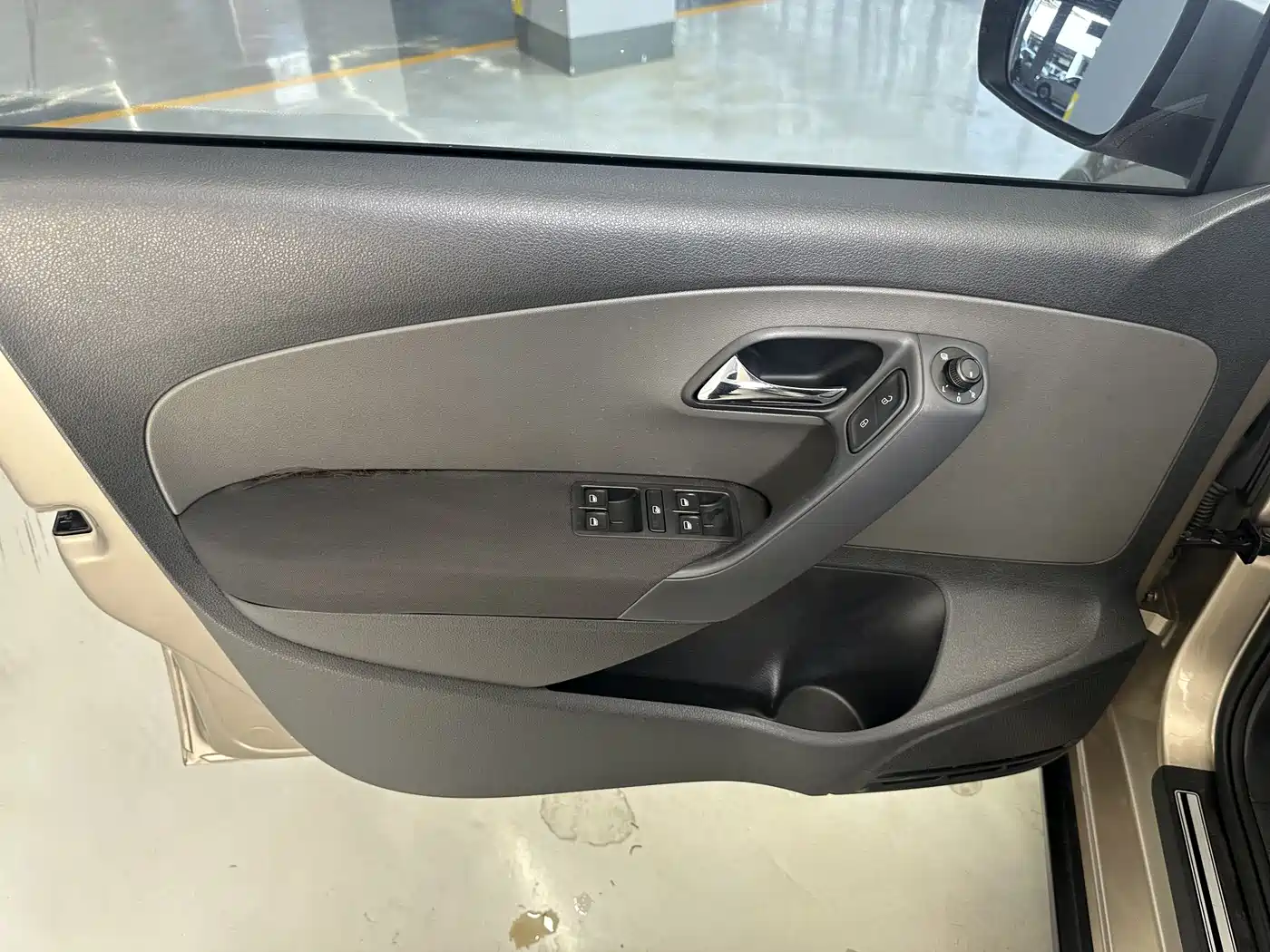 Volkswagen Polo 2014 1.6L Cross Polo Automatic фото 15