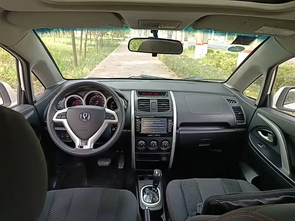 Changan CX20 2014 2014 1.4L IMT Sunroof Navigation Edition (China V)