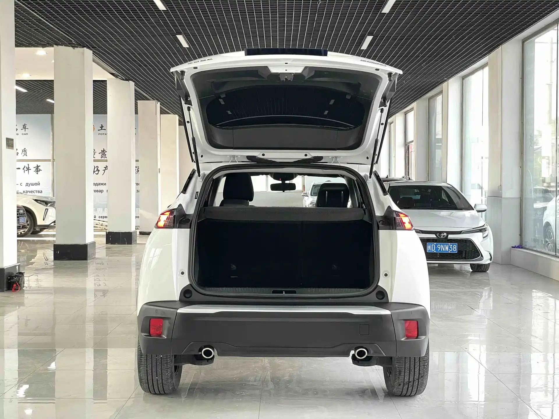 صورة 16 - Peugeot 2008