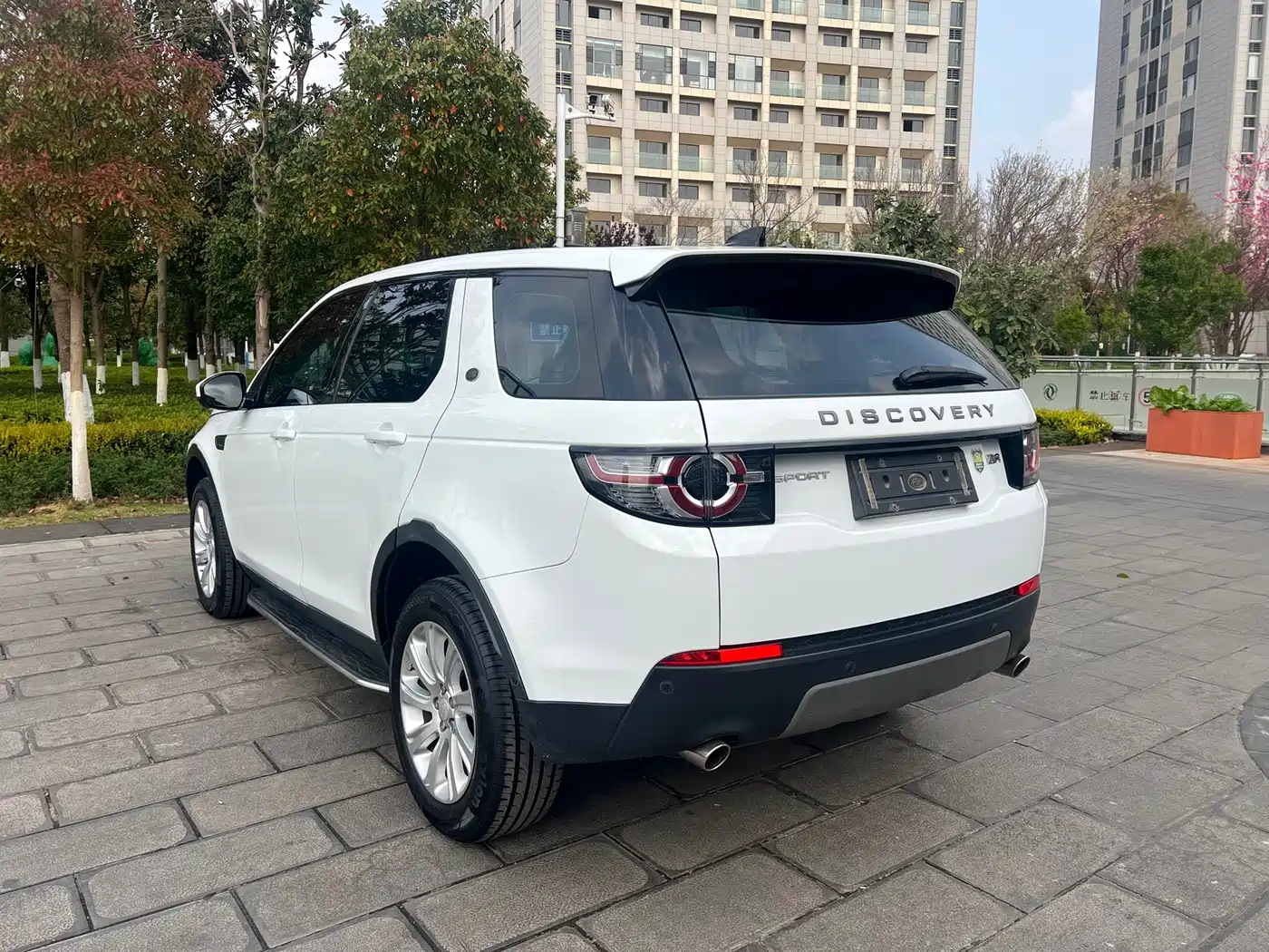 Land Rover Discovery Sport 2018 240PS SE Edition фото 13