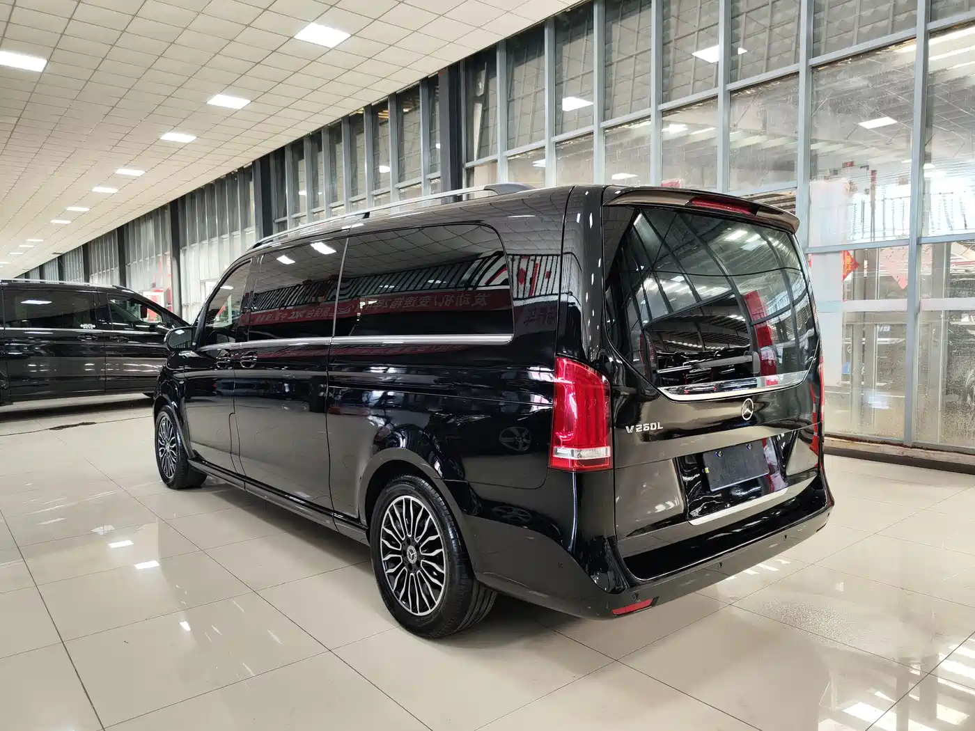 Mercedes-Benz V-Class 2018 V 260 L Premium Long Wheelbase Edition China VI фото 25