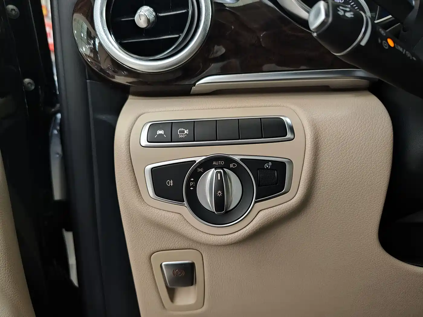 Mercedes-Benz V-Class 2018 V 260 L Premium Long Wheelbase Edition China VI фото 19
