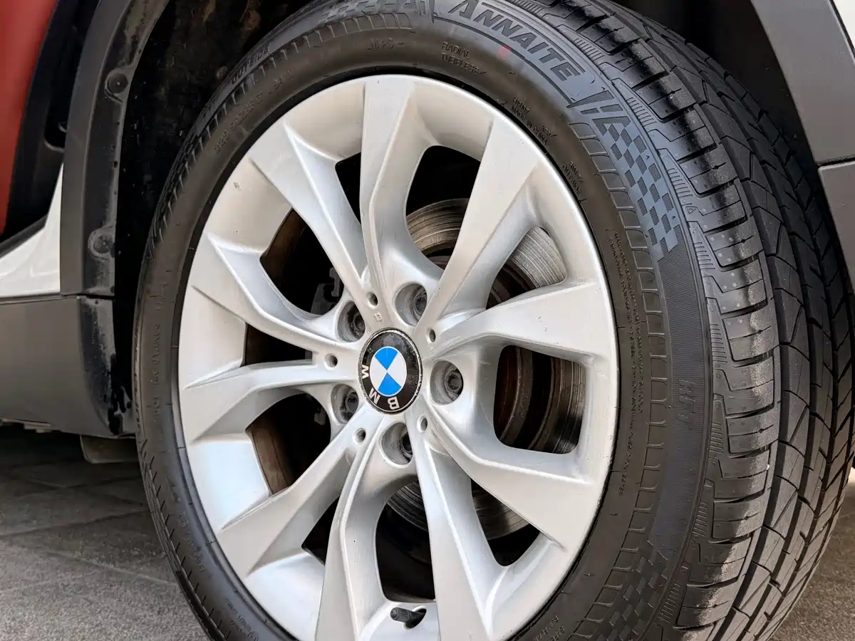 BMW X1 (Import) 2011 2010 xDrive25i