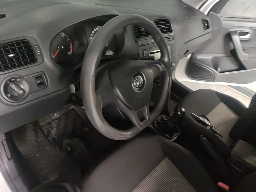 Volkswagen Polo 2016 1.4L Manual Trend фото 10