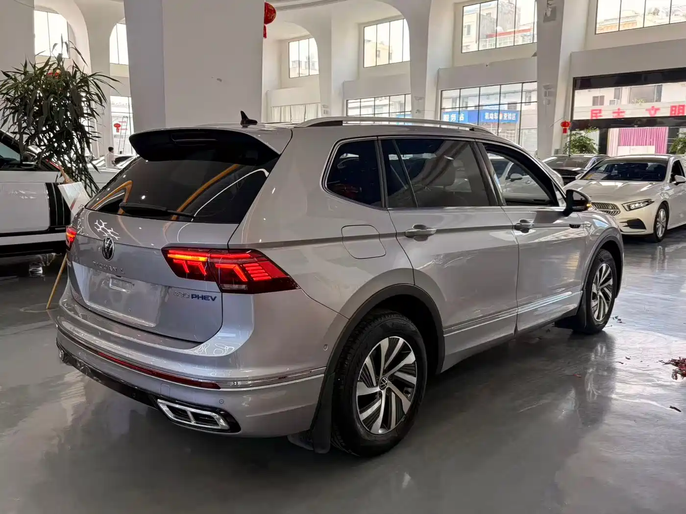 Volkswagen Tiguan L PHEV 2022 430PHEV Plug-in Hybrid Flagship Edition фото 9