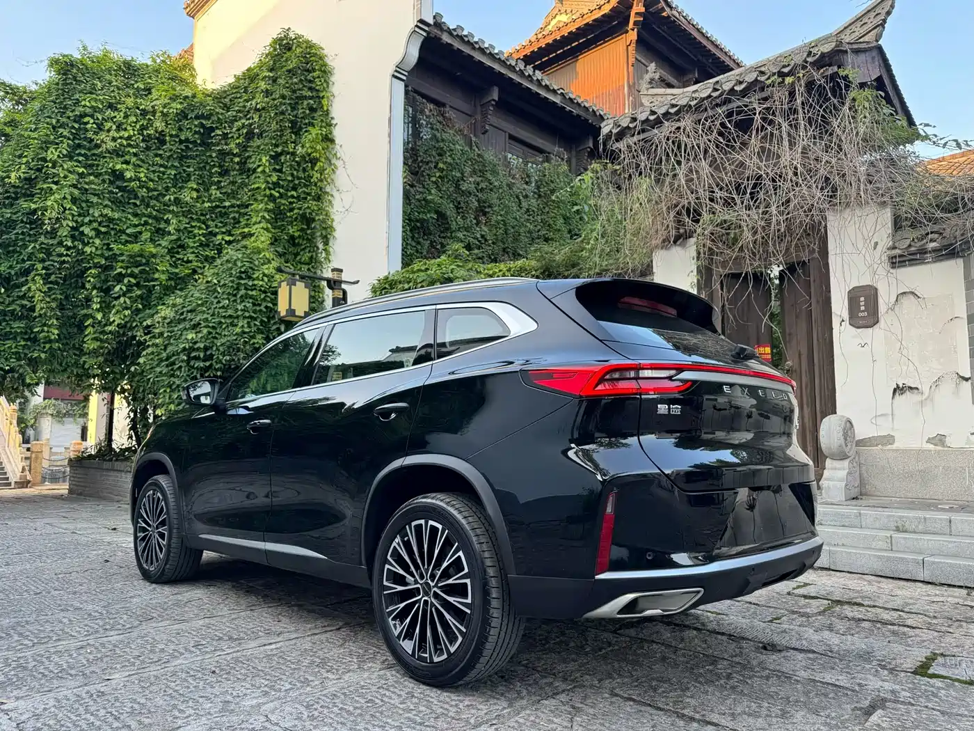 Exeed Lingyun 2025 2025 300T 2WD Starlight Edition