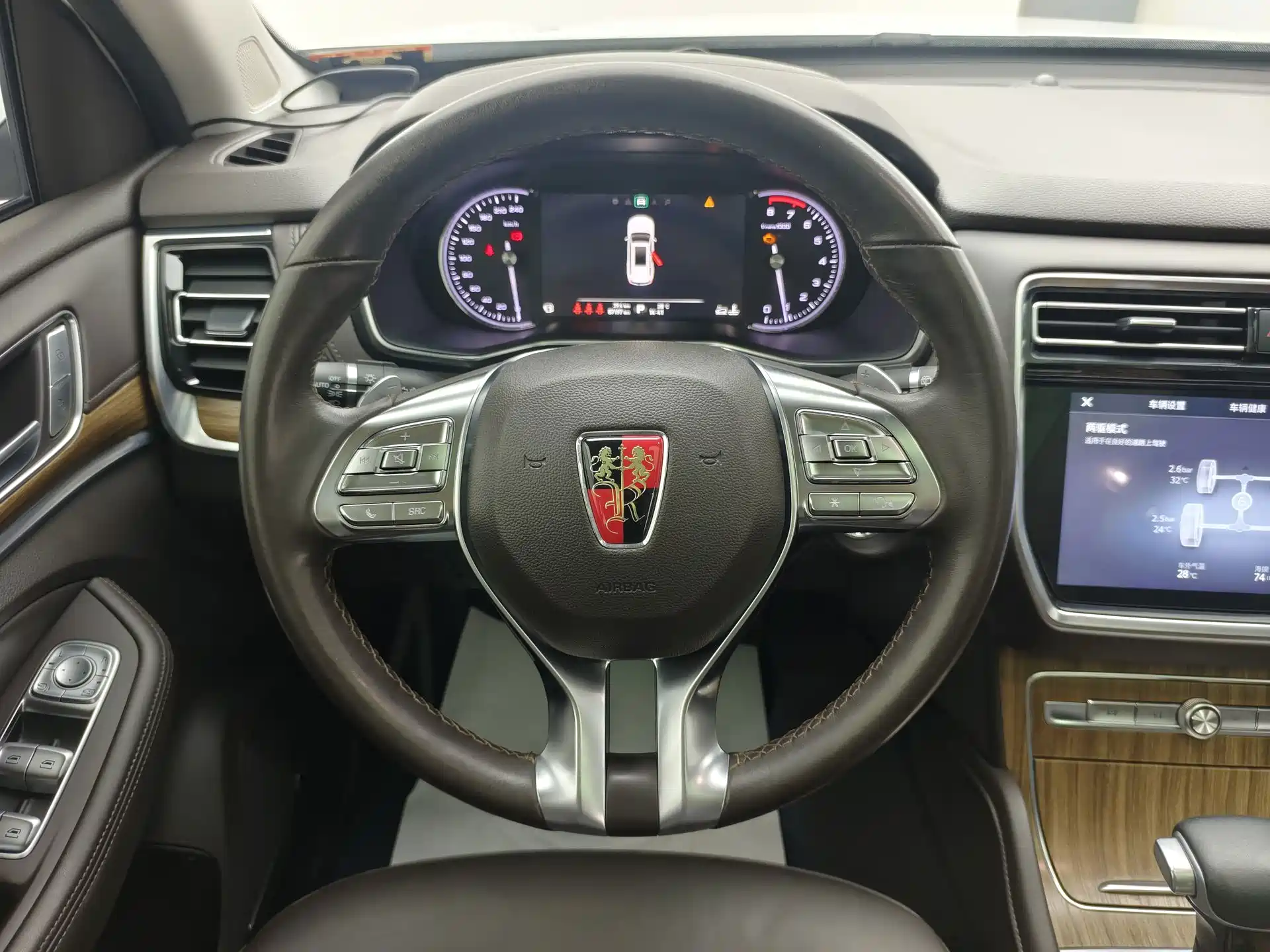 Фото 30 - Roewe RX8