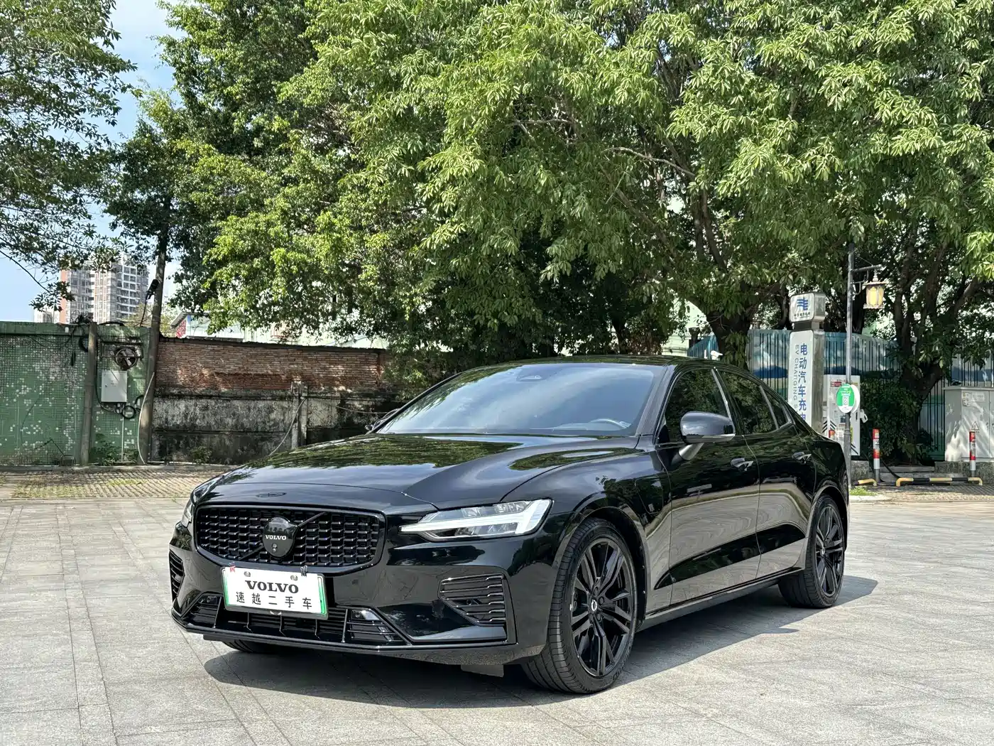 Volvo S60 Plug-in Hybrid 2024 T8 AWD Long Range R-Design Midnight Black Edition