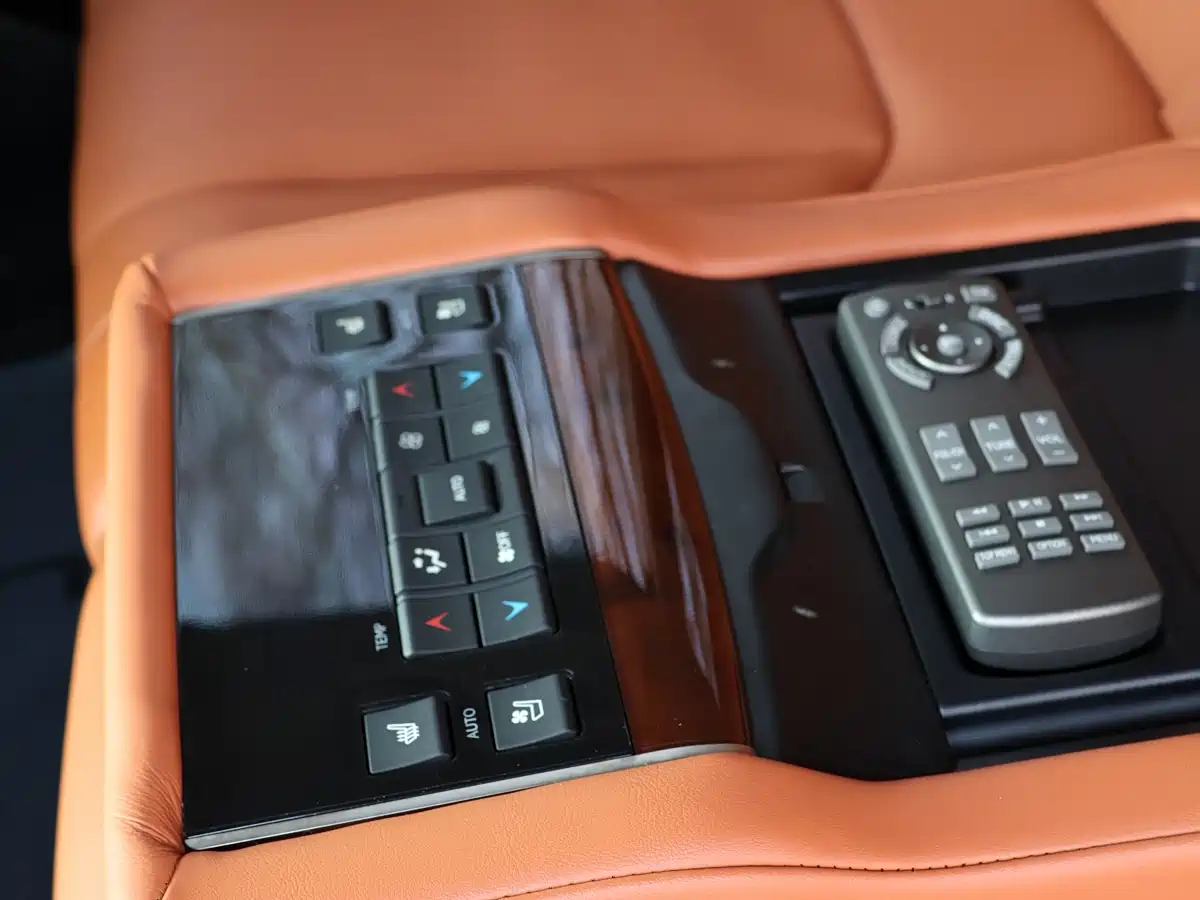 Lexus LX 2019 570 Prestige Luxury Edition фото 16