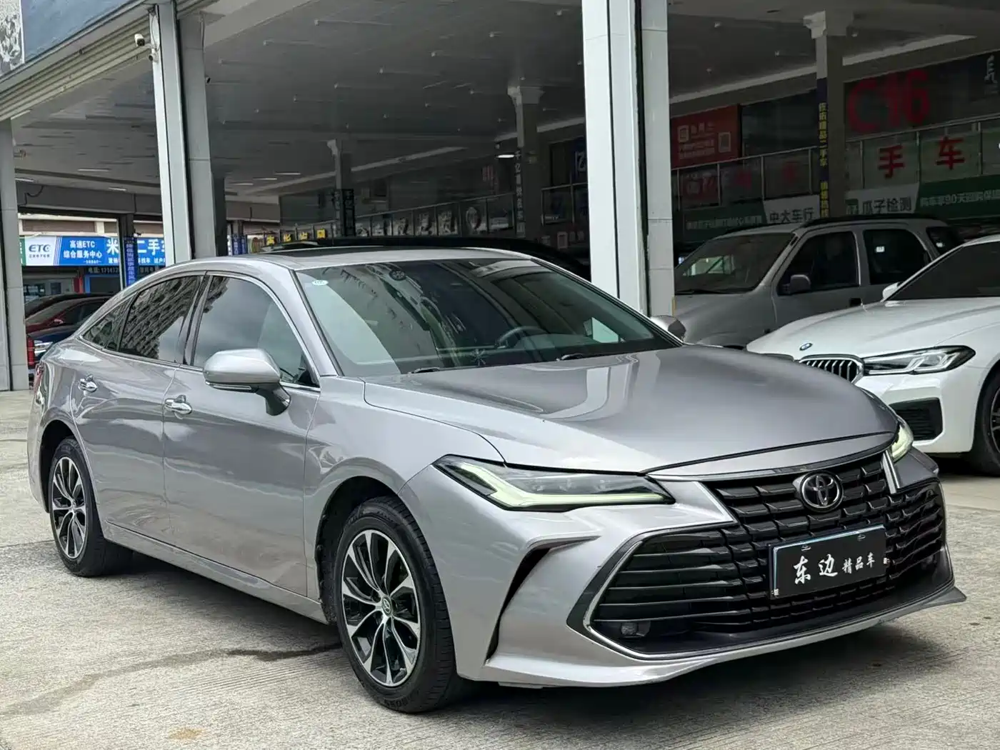 Toyota Avalon 2023 2.0L Luxury Edition фото 3
