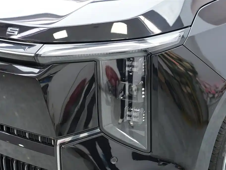 SAIC MAXUS EVERYONE 7