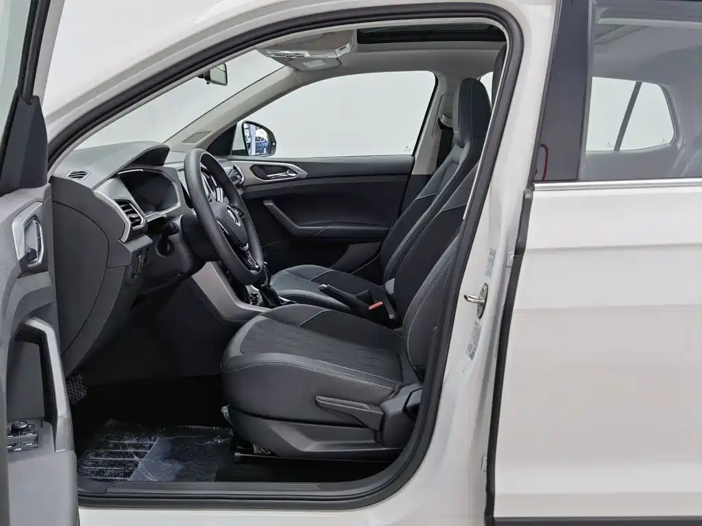 Фото 10 - Volkswagen T-Cross