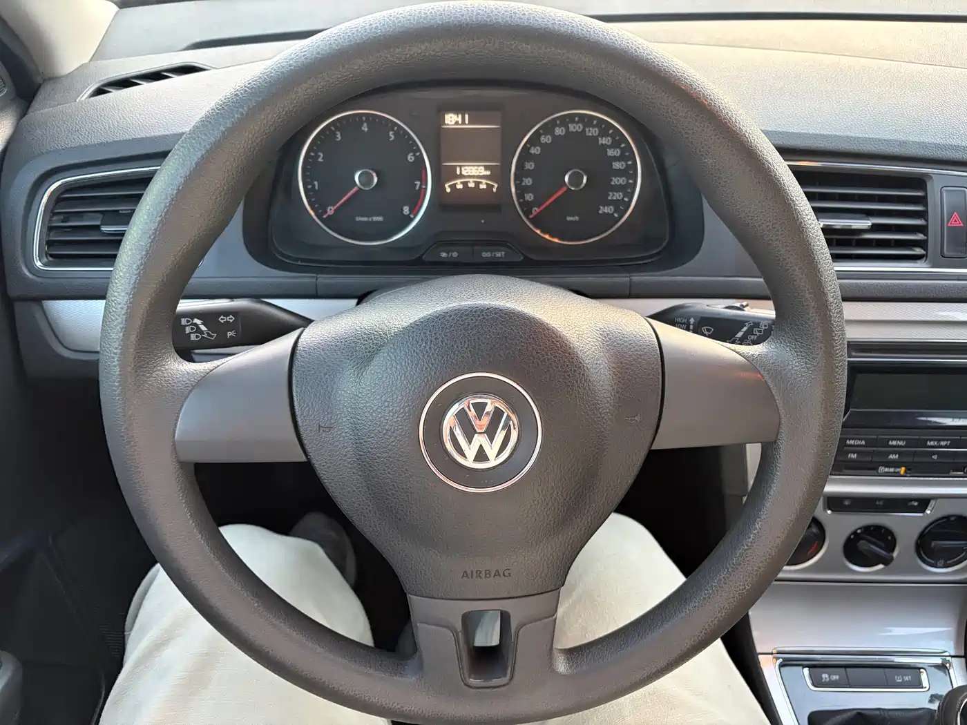 Volkswagen Lavida Tour 2013 1.6L Manual Comfort фото 17