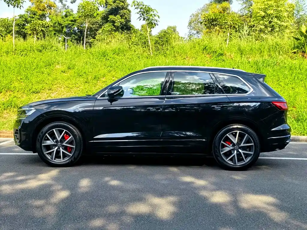 Volkswagen Touareg 2021 2021 3.0TSI R-Line Classic Sport Package