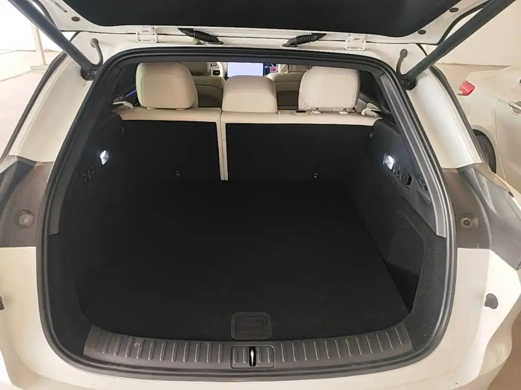 Li Auto i6 2025 2025 4WD Base Model