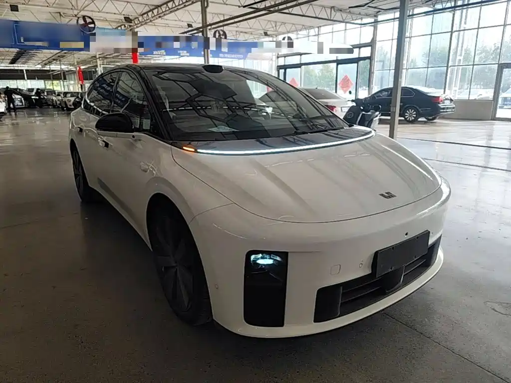 Фото 4 - Li Auto i6