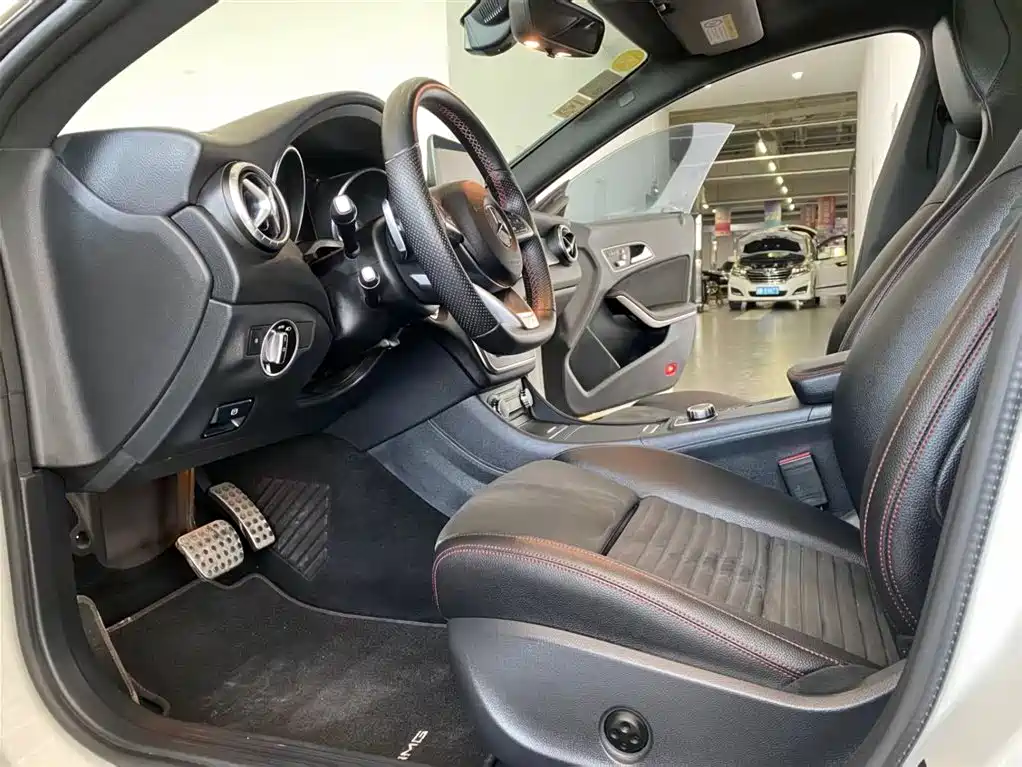 Mercedes-Benz CLA (Import) 2016 CLA 220 4MATIC фото 5