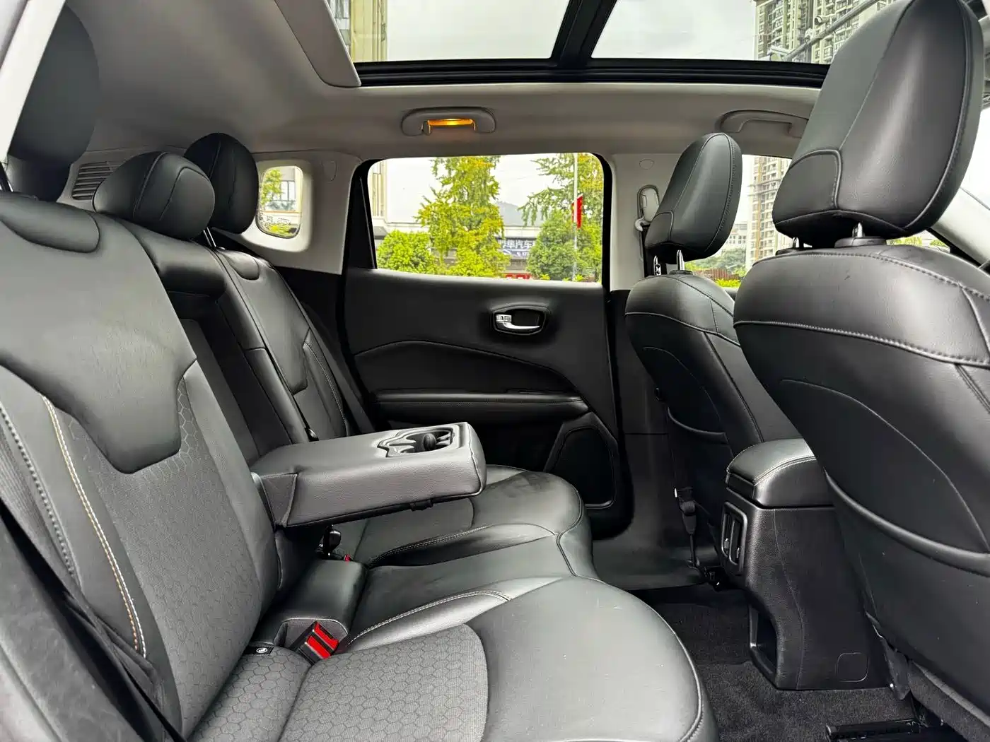 Фото 10 - Jeep Compass