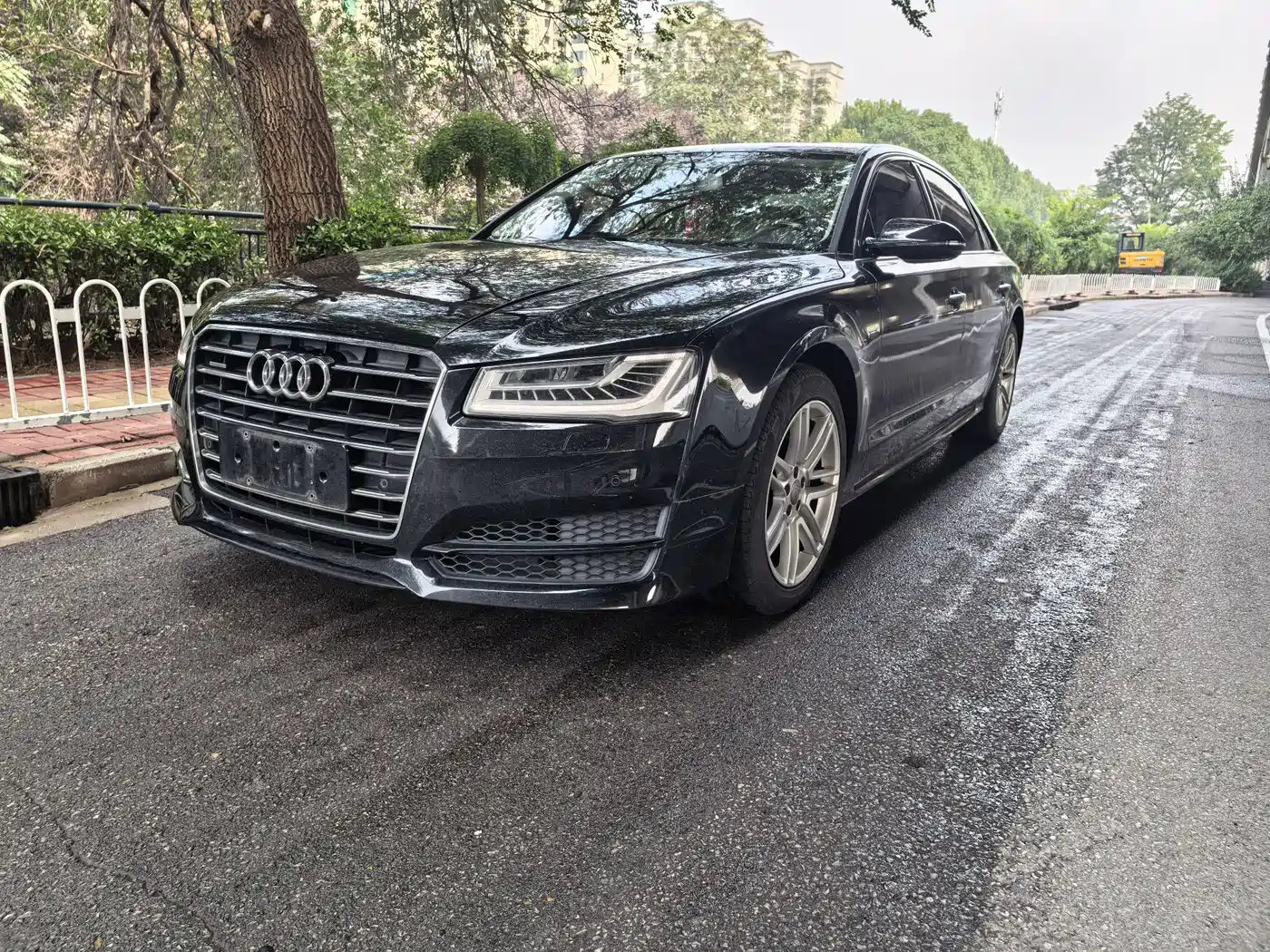 Фото 1 - Audi A8