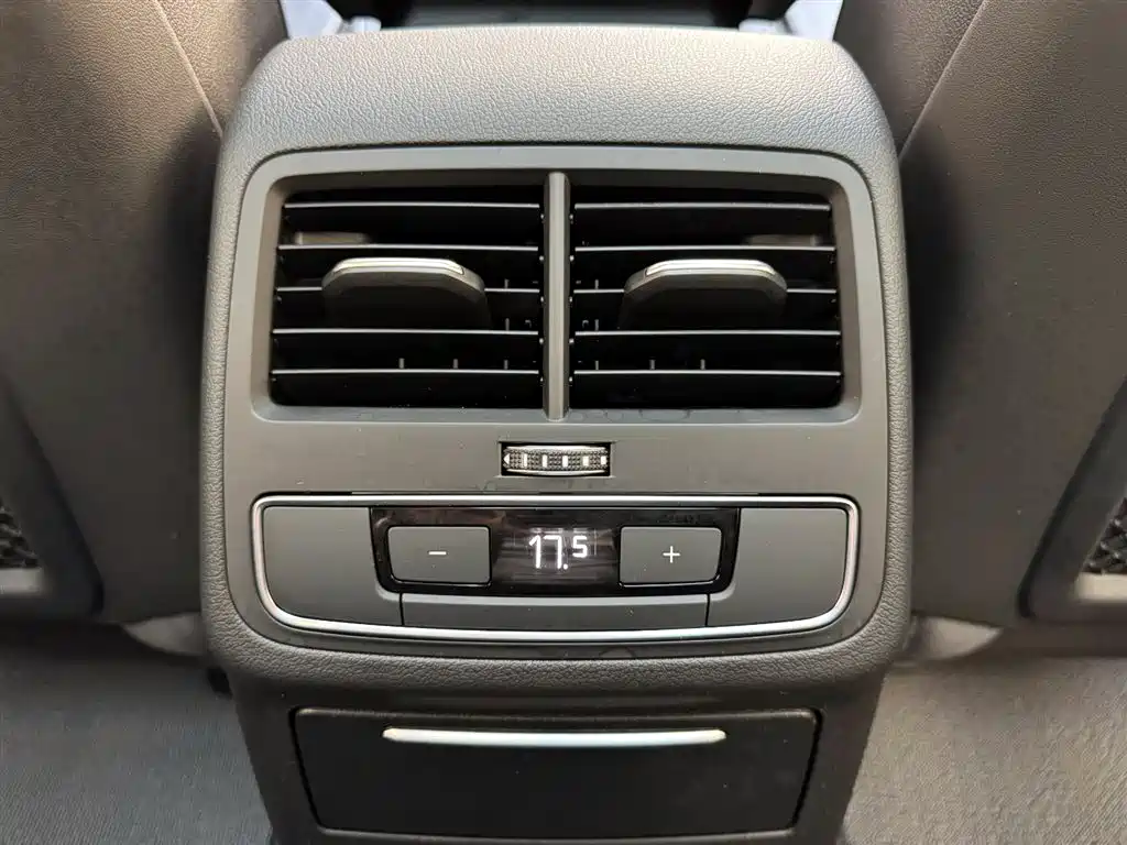 Audi A4L 2023 40 TFSI Luxury Sport фото 16